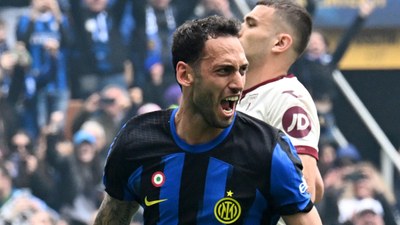 Şampiyon Inter, Hakan Çalhanoğlu'nun golleriyle Torino'yu yendi