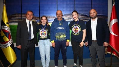 Avrupa şampiyonu Fenerbahçeli boksörlerden Ali Koç'a ziyaret