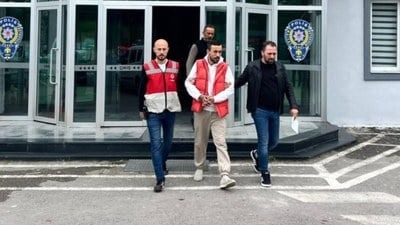 Kocaeli'den çaldıkları minibüsle İstanbul'da yakalandılar