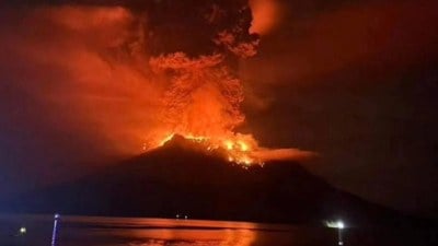Endonezya’da tedirgin bekleyiş! Ruang Yanardağı nedeniyle 12 bin kişi tahliye edildi