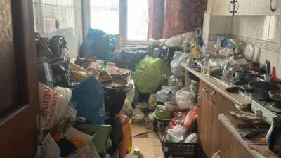 Bursa'da ev sahibi yaşadıklarına isyan etti: Satın aldığı ev çöp ev çıktı