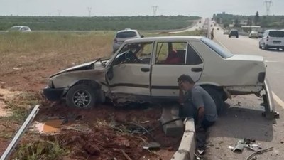 Gaziantep'te kazada yaralanan sürücü otomobiline ağladı
