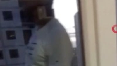İstanbul'da polisten kaçan şahıs balkondan balkona atlayarak kaçtı