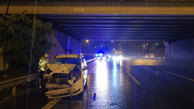 İstanbul'da alkollü sürücü 2 kişiyi ağır yaraladı: Araç hurdaya döndü