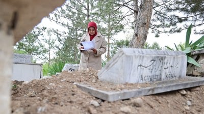 Sivas'ta 58 yıldır gerçek kimliğini arayan kadın isyan etti