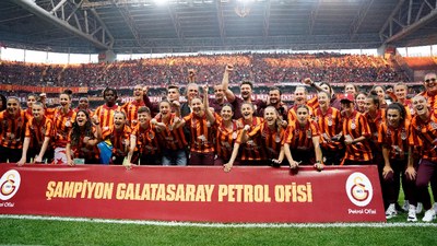 Galatasaray Kadın Futbol Takımı, taraftarlarla buluştu