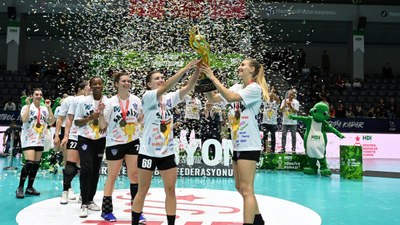 Hentbolda Kadınlar Türkiye Kupası'nı Konyaaltı Belediyespor kazandı