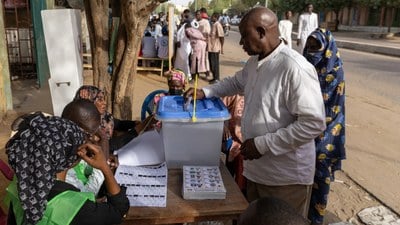 Çad’da halk, demokratik yönetme geçiş için sandık başında
