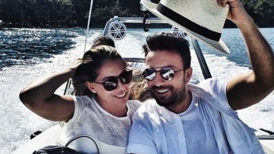Megastar Tarkan evlilik yıldönümünü kutladı! Eşi Pınar Tevetoğlu ile Boğaz'da aşka geldi