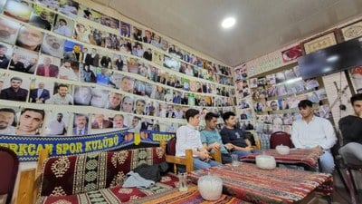 Adıyaman'da depremde yaşamını yitirenlerin fotoğrafları duvarları kapladı
