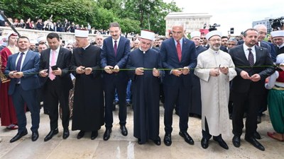 Bosna Hersek'te Türkiye'nin desteğiyle yeniden yapılan Arnaudiye Camii törenle ibadete açıldı