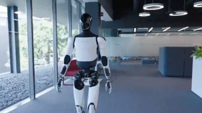 Tesla’nın insansı robotu Optimus hünerlerini sergiledi