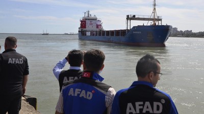 Gazze'ye yardım ulaştıracak bir gemi daha Mersin'den uğurlandı