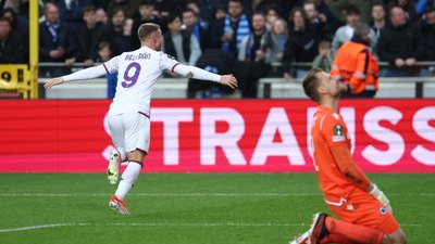 Club Brugge'u eleyen Fiorentina, Konferans Ligi'nde finalde