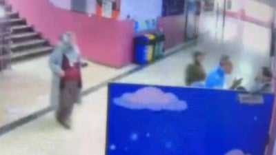 İstanbul'da çocuğunu okulda bulamadı: Yöneticilere saldırdı