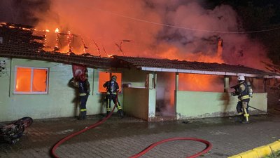 Kocaeli'de alkollü şahıs, annesinin de içinde bulunduğu evi yaktı