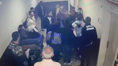 İstanbul'da kendisine müdahale eden doktora sedye üzerinden saldıran şahıs tutuklandı