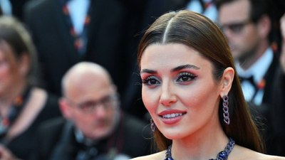 Hande Erçel, Cannes Film Festivali’ne katıldı! Kırmızı bir elbise giyen ünlü oyuncu sosyal medyada gündem oldu