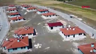 İslahiye’de 20 köy evi hak sahiplerine teslim edildi