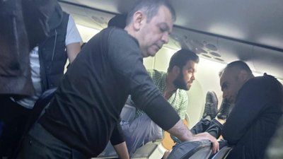 AK Partili vekil, uçakta kalbi duran yolcuya müdahale etti