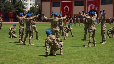 Kastamonu'da komandolar zeybek oynadı: Hayran bıraktılar