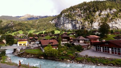 Turistlerin akın ettiği İsviçre köyü, girişi ücretli yapmayı planlıyor