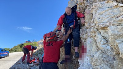 Muğla'da kayalıklara düşen İngiliz yamaç paraşütçüsü yaralandı