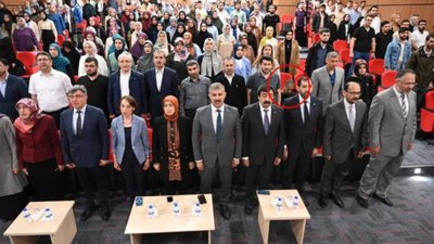 Çankırı'da araştırma görevlisi İstiklal Marşı okunurken ayağa kalkmadı: Açığa alındı