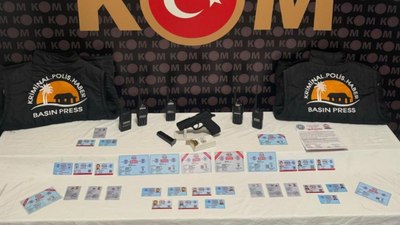 Antalya'da sahte basın kartıyla dolandırıcılık yapanlar yakalandı