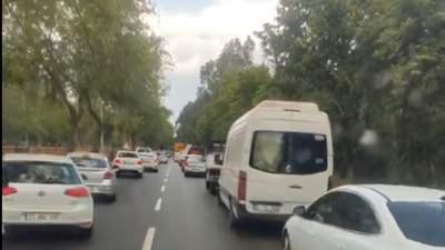 Adana'da örnek davranış: Sürücüler ambulansa yol açtı