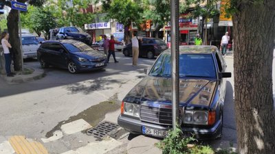 Eskişehir’de kırmızı ışık ihlali yapan otomobil kaza yaptı