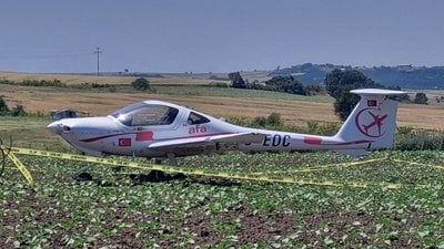 Tekirdağ'da eğitim uçağı ayçiçeği tarlasına zorunlu iniş yaptı