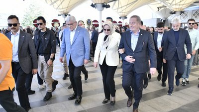 Meral Akşener ile Müsavat Dervişoğlu cenazede görüntülendi