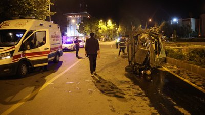 Nevşehir’de kontrolden çıkan minibüs takla attı: 1 yaralı