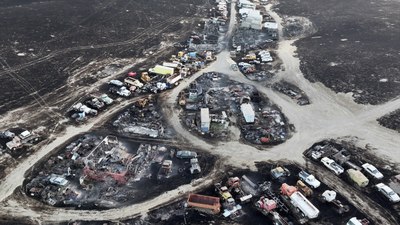 Kaliforniya'da büyük yangın: Onlarca araç kül oldu