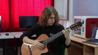 Liseli gitarist, beste üreten yapay zeka modeli ile uluslararası yarışmada ödül aldı