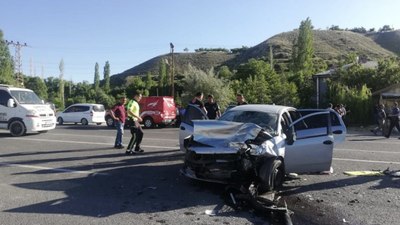 Malatya'da otomobille hafif ticari araç çarpıştı: 1 ölü, 5 yaralı