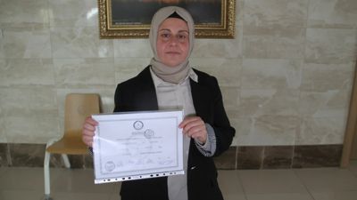 Konya'da mazbatasını alamadan hayatını kaybeden muhtarın hikayesini eşi tamamlayacak