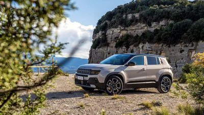 Jeep Avenger ailesine hibrit motor seçeneği eklendi