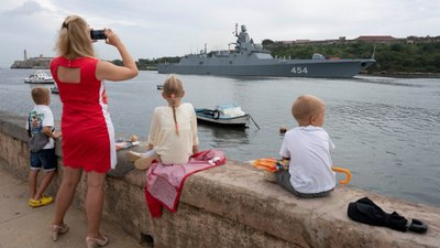 Rus savaş gemileri Küba'da görüntülendi