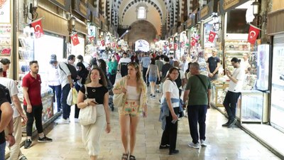 İstanbul yerli ve yabancı turistlere kaldı