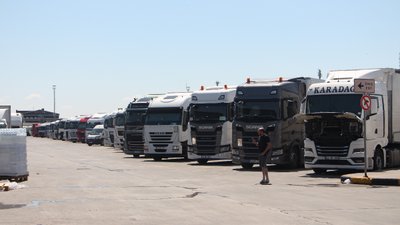 Edirne'de tır şoförleri, bayrama ailelerinden uzakta girdi