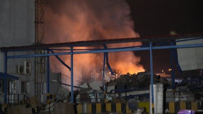 Samsun'da sanayideki plastik fabrikasında yangın paniği