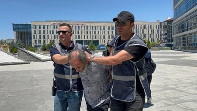 Kayseri’de Atatürk Anıtı’na baltayla saldıran dayı-yeğen tutuklandı