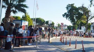 Midilli Adası'nda Kurban Bayramı yoğunluğu sürüyor: 8 bine yakın turist gitti