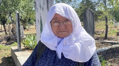 Konya'da oğlu 25 yıl sonra şehit sayılan anne, mahalleliye yemek ikram etti