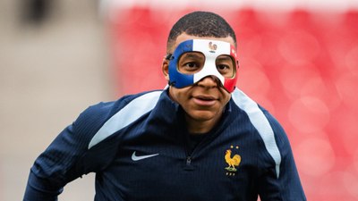 Kylian Mbappe'nin maskesi sosyal medyada viral oldu