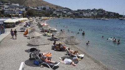 Bodrum'da plajlarda kalabalık devam ediyor