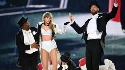 Dünyaca ünlü şarkıcı Taylor Swift'in konserinde yeni olay! Sahnede yanlışlıkla böcek yuttu