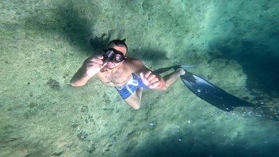 Antalya'da deniz temizlendi, eşyalar çıkarıldı